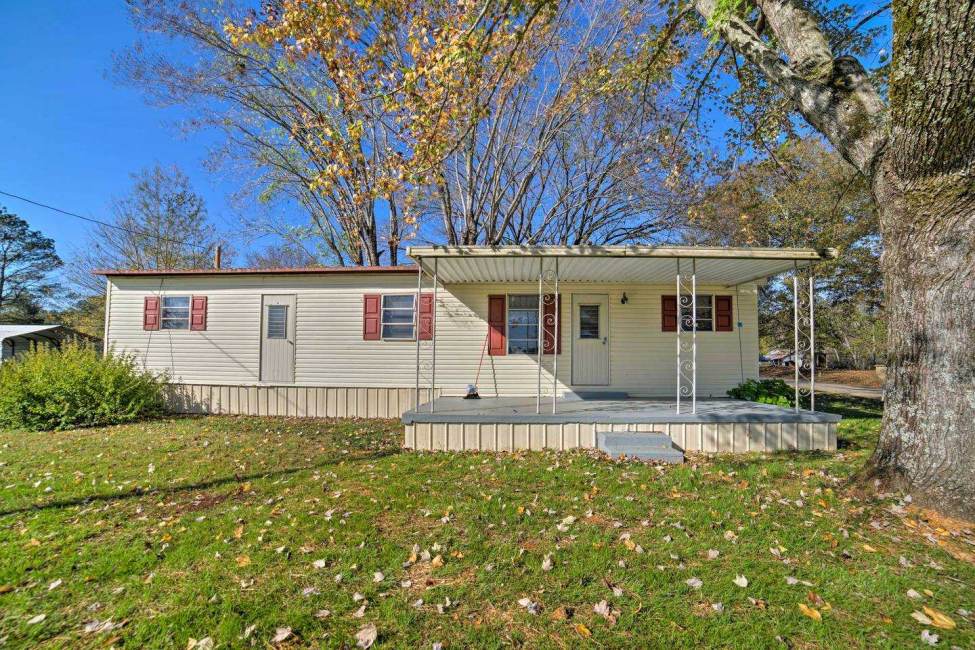 Quaint Waterloo Mobile Home--Walk to Pickwick Lake